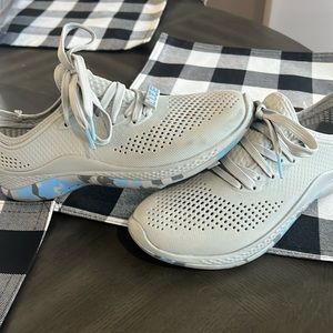 Woman’s Crocs sneakers